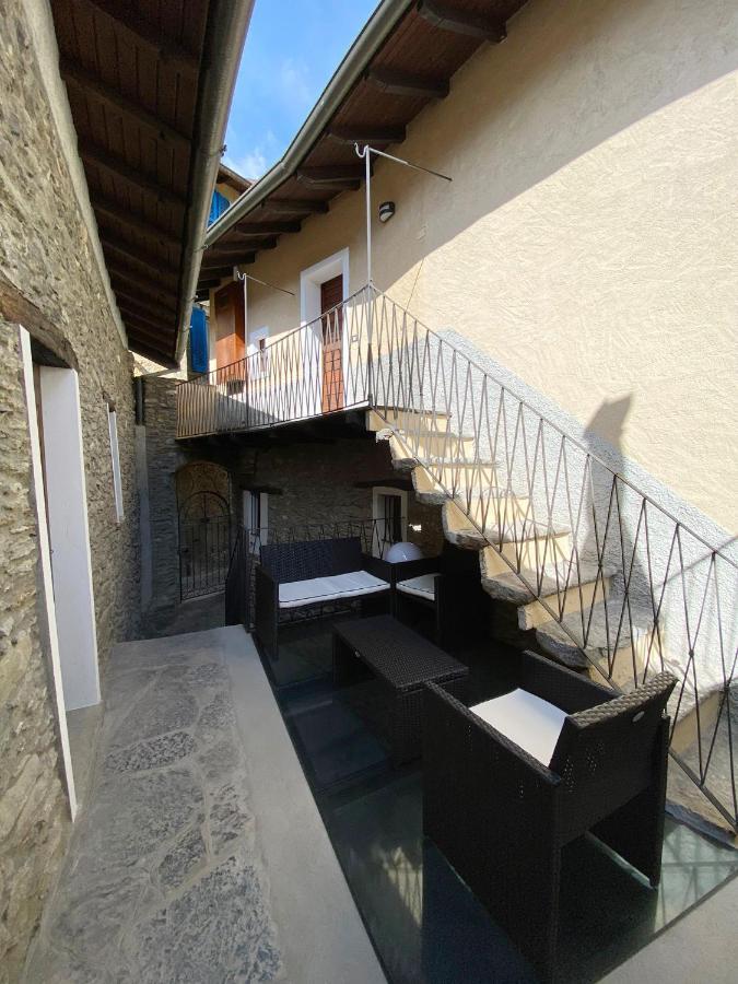 Independent Stone House With Lake View Musso Exteriör bild